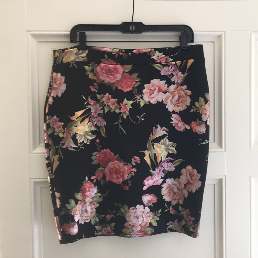 NWOT Stretchy Sexy Charlotte Russe Metallic Skirt.